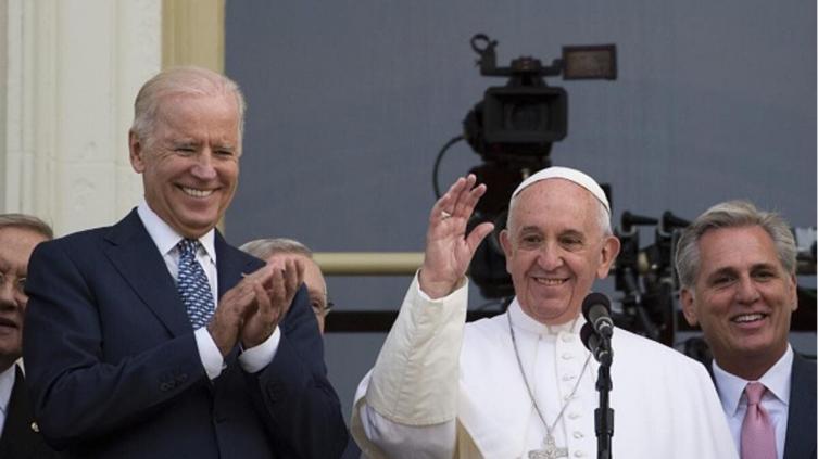 Francisco felicitó a Biden por su triunfo en Estados Unidos