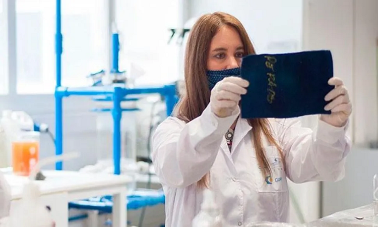 Científica argentina descubrió un material que inactiva al COVID