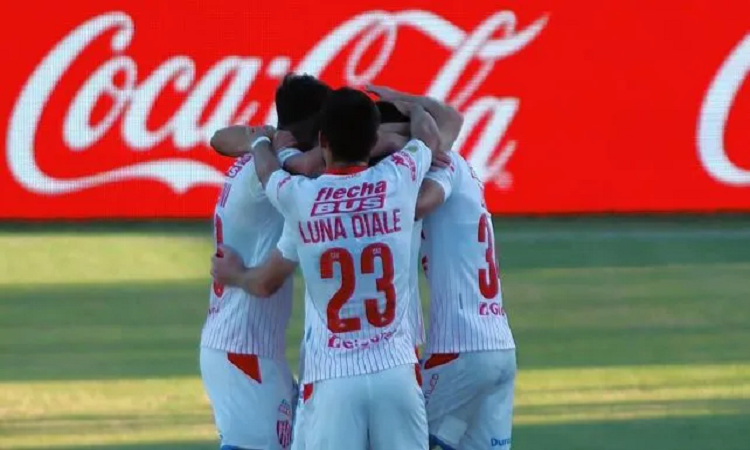 Unión le ganó a Arsenal 3 a 2 y dejó a Racing sin chances
