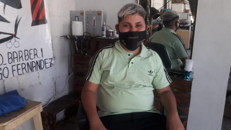 Toto, el pequeño de 13 años que ya tiene su propia barbería