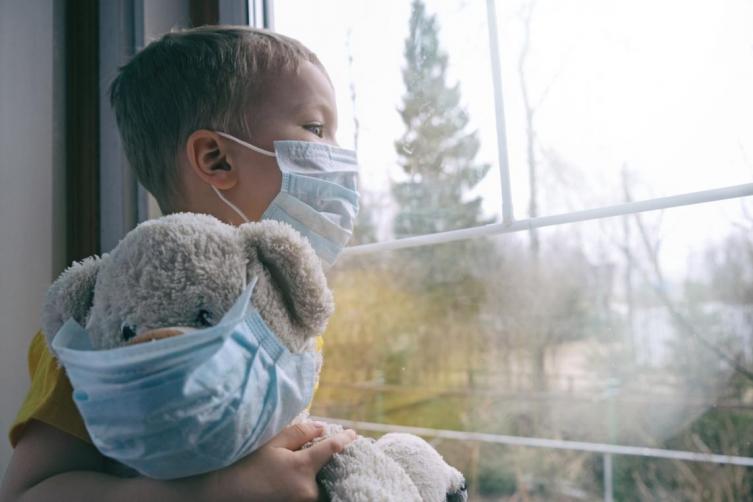 Covid: Llevó a su hijo a una clínica y no lo quisieron atender por ser positivo