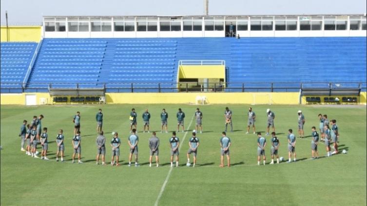 Los aplausos de los jugadores de Rosario Central a Diego Maradona