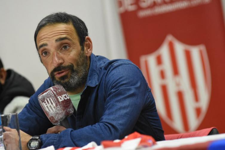 La crítica de Azconzábal en Unión: 