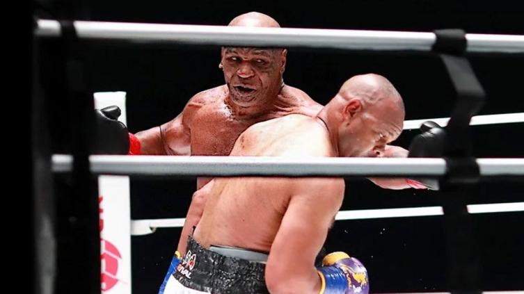 Mike Tyson volvió a pelear en una exhibición y empató ante Roy Jones