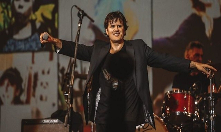 Ciro Martínez solidario con los artistas organizó una rifa a beneficio