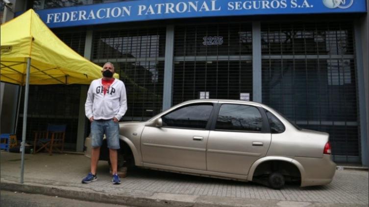Un hombre en guerra contra su aseguradora
