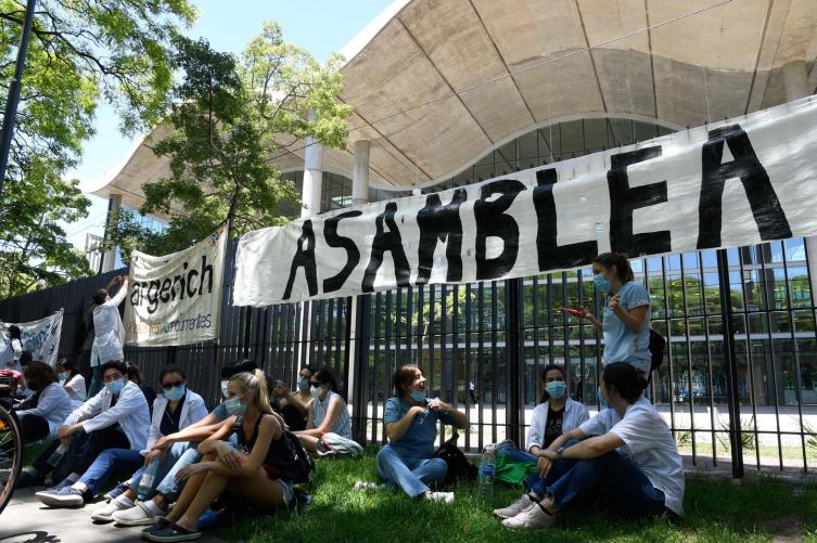 Murió el jefe de obstetricia del Hospital Ramos Mejía en plena marcha
