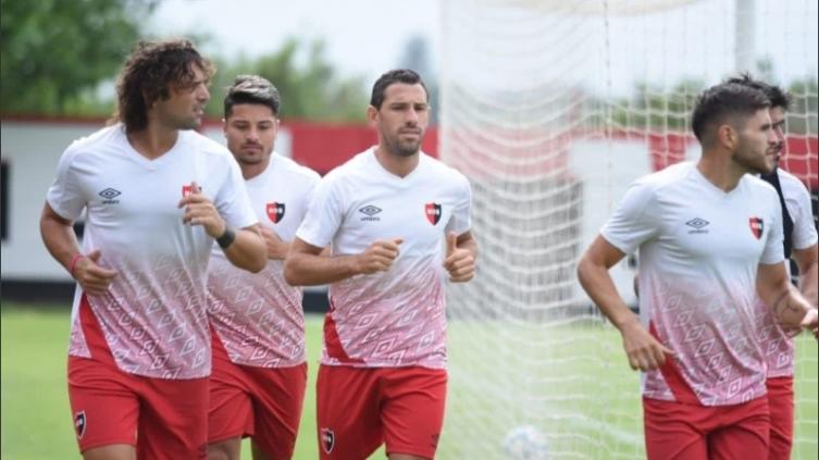 Maxi Rodríguez reemplazaría a Scocco en el centro del ataque