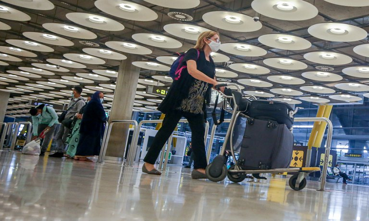 La OMS implementaría “certificados de vacunación electrónica” para viajar