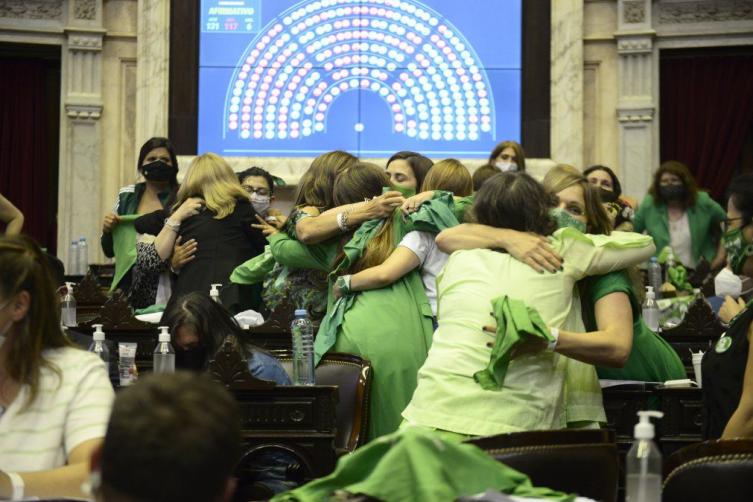 Diputados le dio media sanción a la ley de interrupción voluntaria del embarazo
