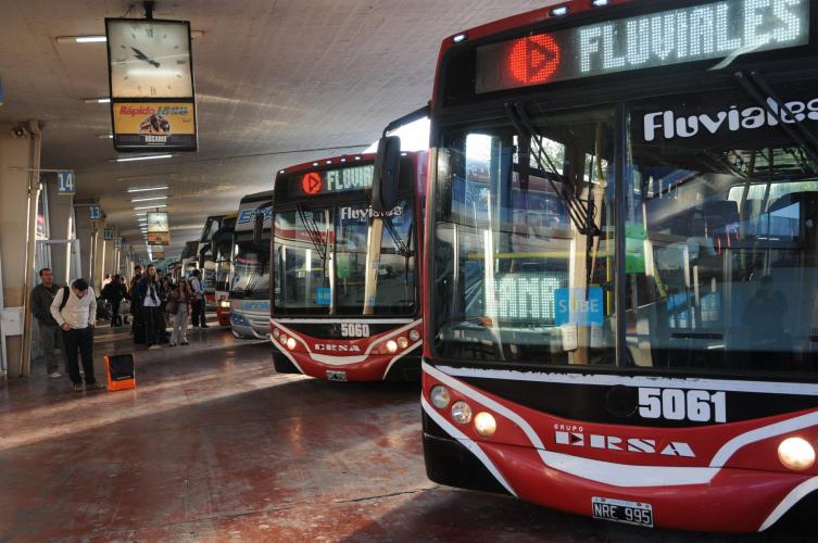 Desde este lunes vuelven los colectivos a Paraná 
