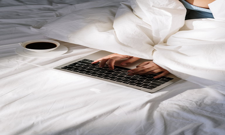 Home office: uno de cada 10 empleados disfruta trabajar desnudo