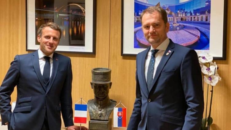 El primer ministro eslovaco dio positivo tras compartir una reunión con Macron