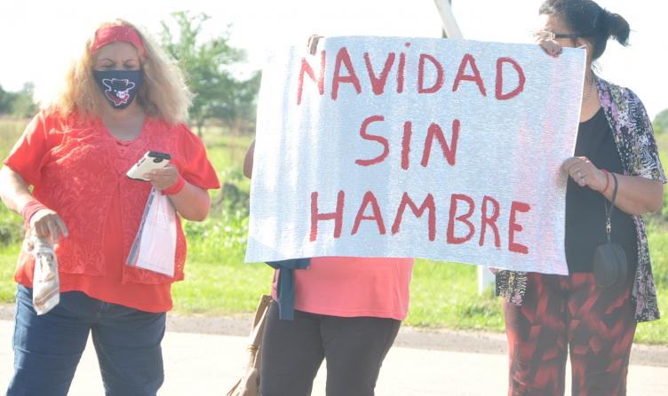 Manifestantes cortan la ruta Nacional 11 en Tacuarendí