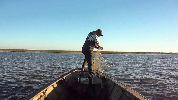 Comienza el pago de la ayuda económica a pescadores