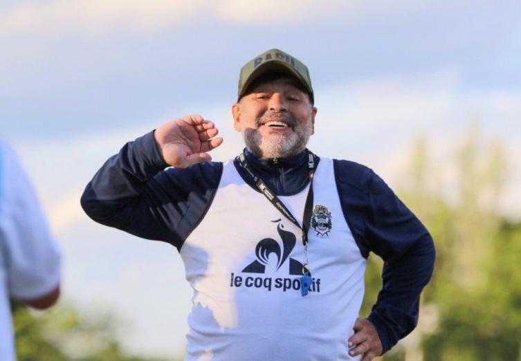 Peritan el teléfono del chofer de Maradona
