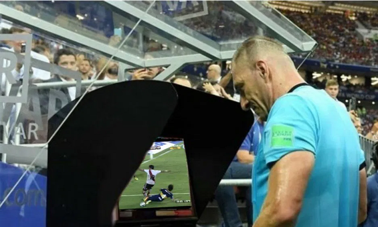 El VAR se implementaría en el fútbol argentino “en febrero o marzo”