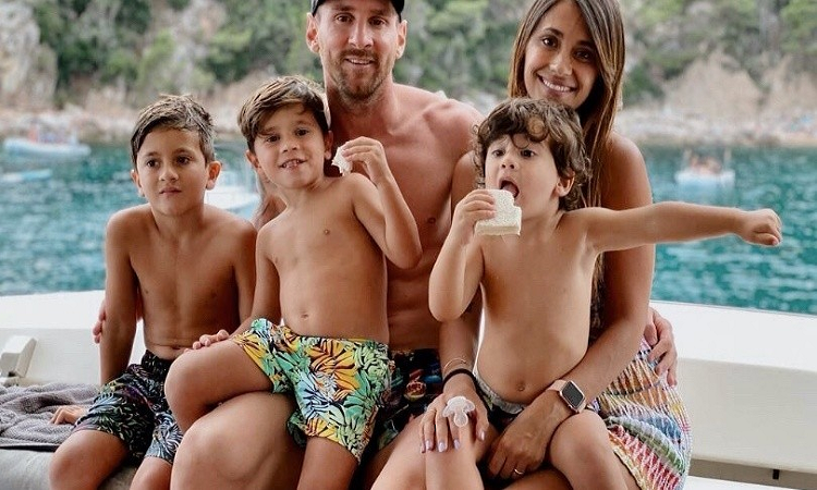 Lionel Messi llegó a Argentina para pasar Navidad con su familia en Rosario