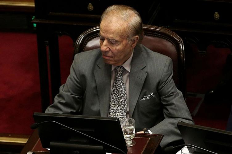 Menem en coma inducido por una falla renal