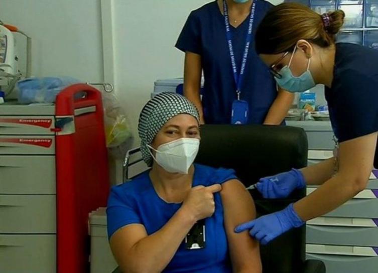Chile comenzó a vacunar a su población