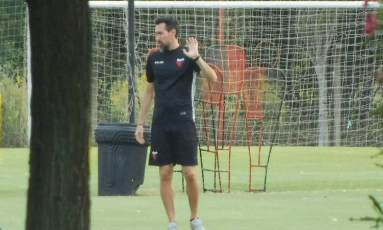 Domínguez no revela el equipo de Colón para enfrentar a Banfield