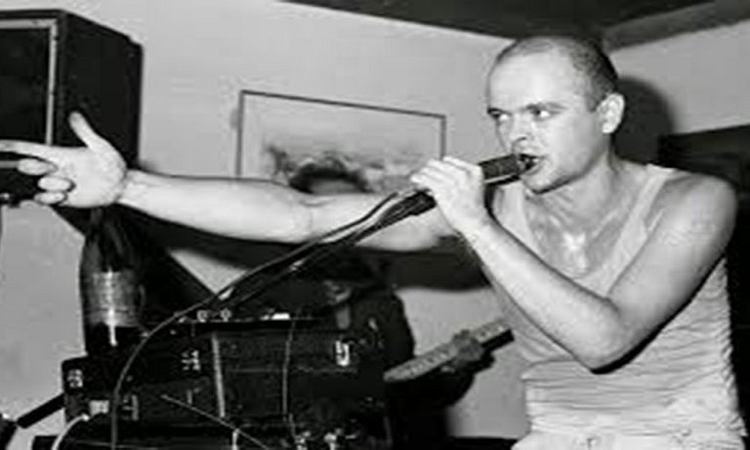 Luca Prodan en un programa pirata de radio