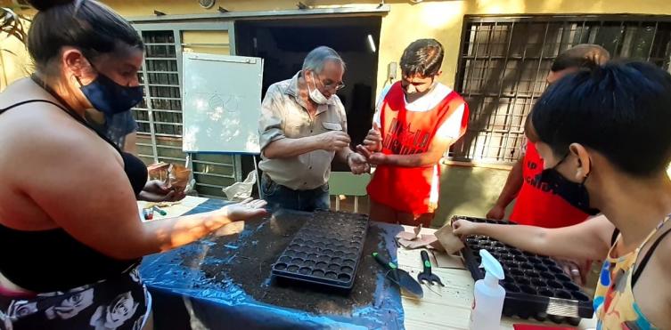 Huertos Agroecológicos: autonomía alimentaria y capacitación laboral