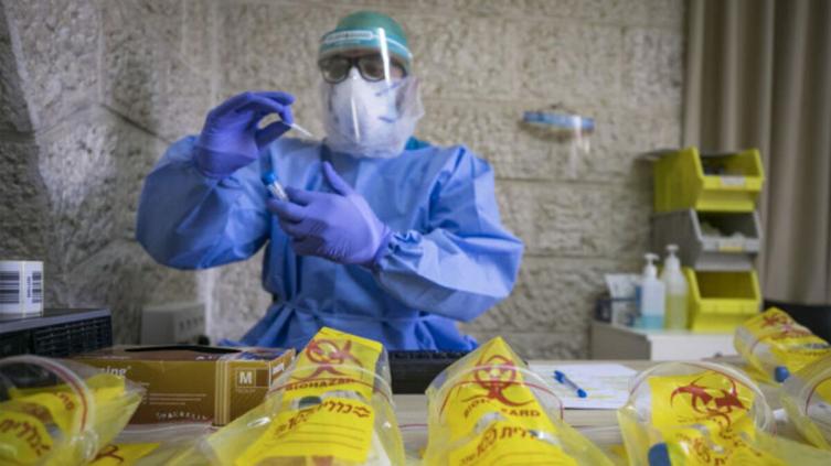 Investigan decenas de nuevos casos de mutación de Covid-19 en Israel