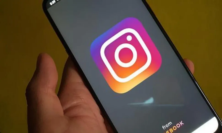 Instagram podría usar tu cámara frontal sin aprobación