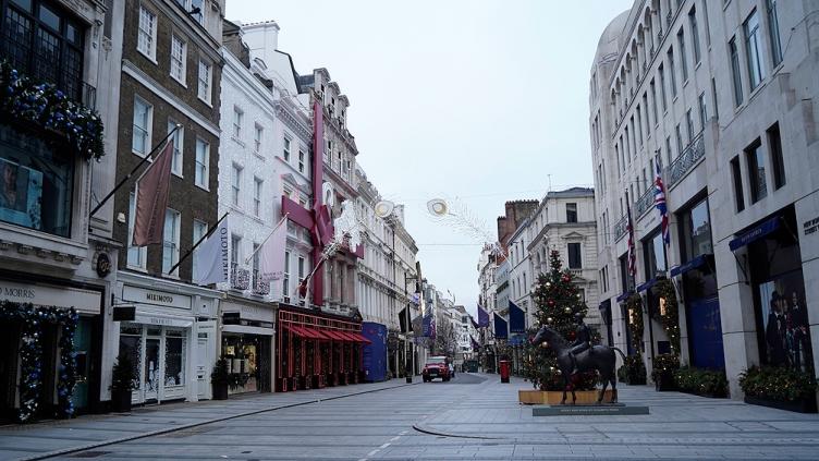El Reino Unido extiende las restricciones en Inglaterra por la nueva cepa