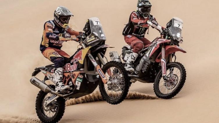Tres argentinos se ubican en el top 10 de motos en el Dakar