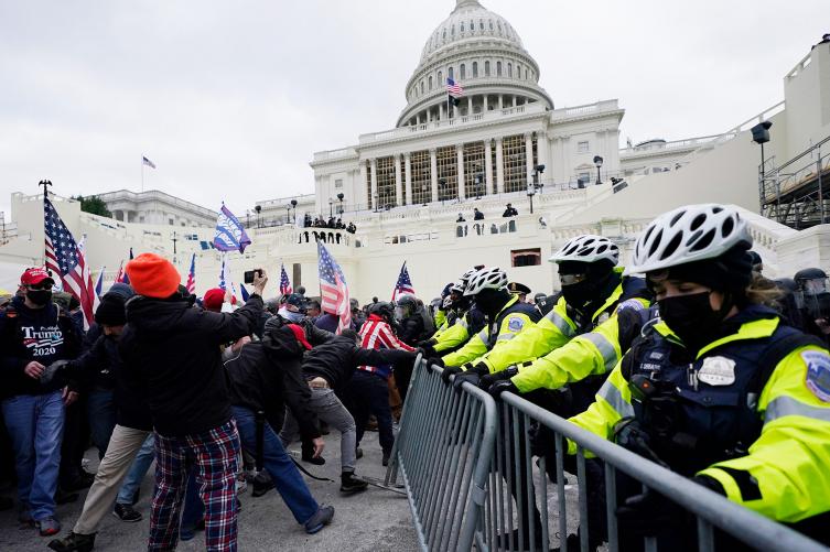 EE.UU.: Manifestantes proTrump rompieron el cerco de seguridad y entraron al Congreso