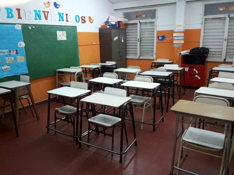 Vacunarán a docentes en febrero para que las clases se inicien 