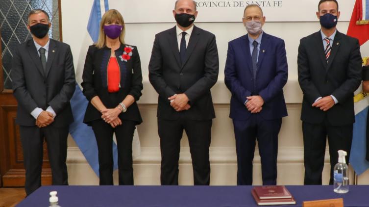 Perotti puso en funciones a los nuevos ministros