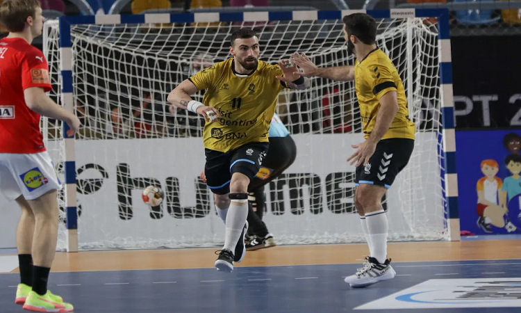 Handball: el campeón Dinamarca goleó a Los Gladiadores