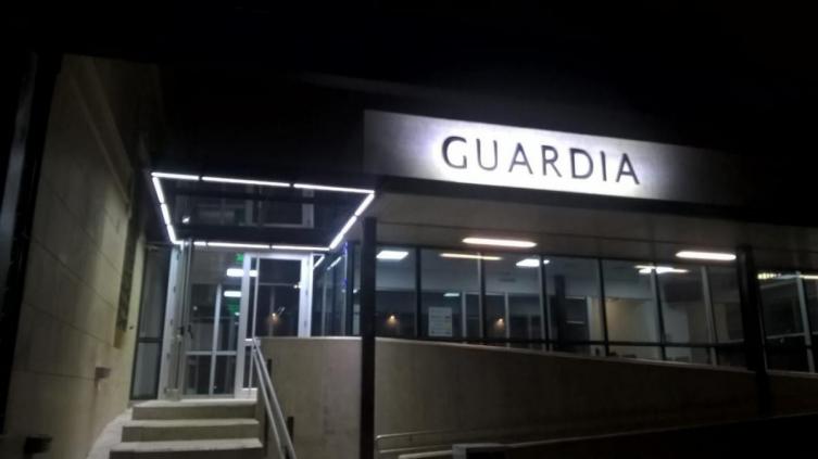 Recibió un disparo en la cabeza y está internado grave