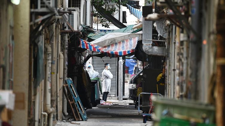 Hong Kong aísla un barrio entero en su primer confinamiento