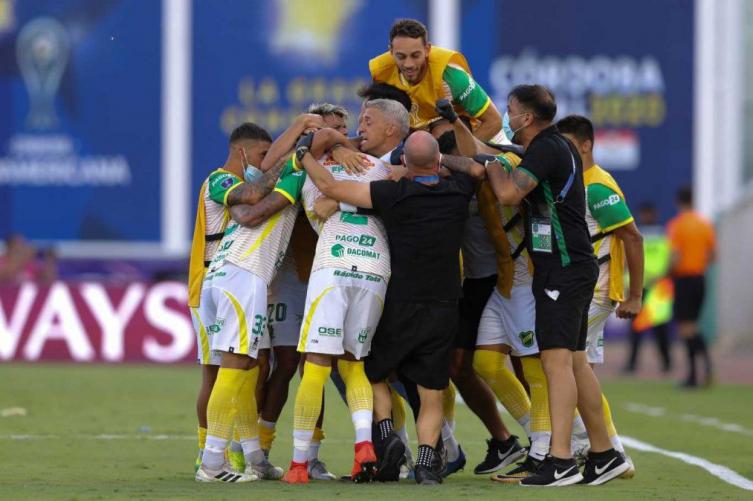 Defensa y Justicia goleó a Lanús y se quedó con la Copa Sudamericana