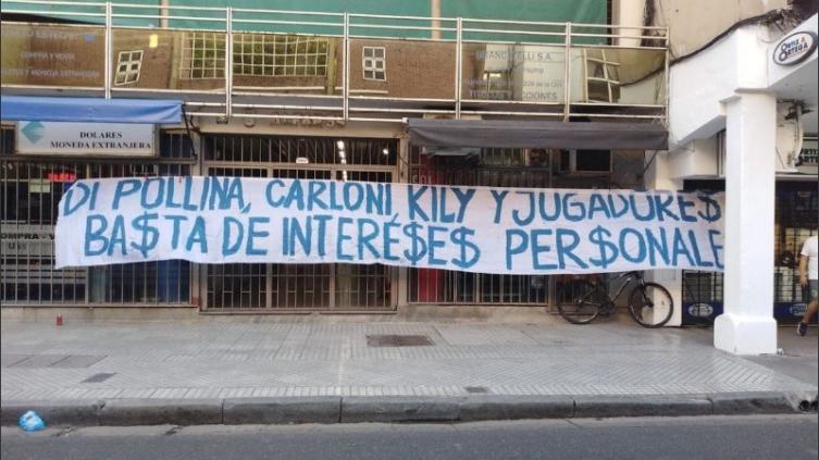 Protesta de hinchas canallas en la sede