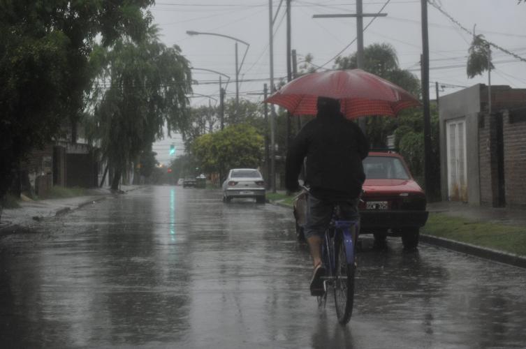 Martes con alerta y lluvias en la ciudad