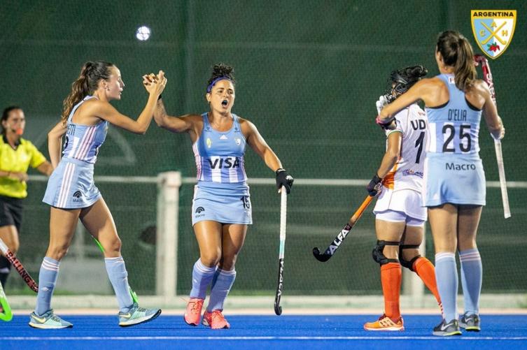 Las Leonas superaron a India en el primer amistoso