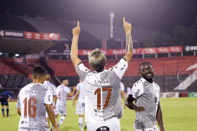 Platense superó a Rafaela y jugará por el segundo ascenso