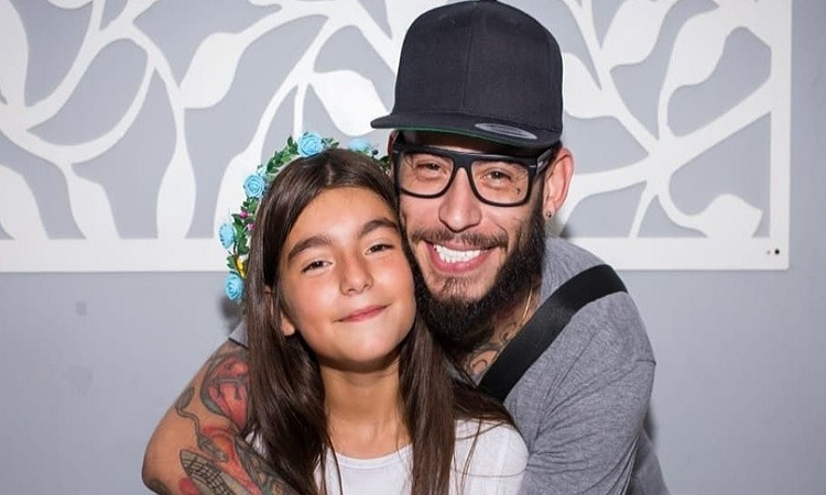 Ulises Bueno tiene a su hija de 11 años con Covid