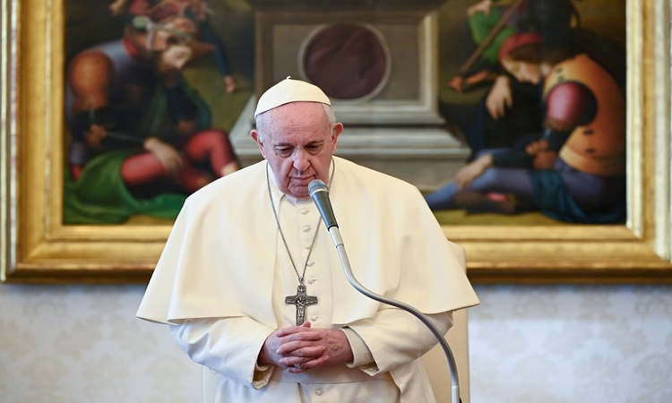 El papa designó por primera vez a una mujer, subsecretaria para el Sínodo de Obispos