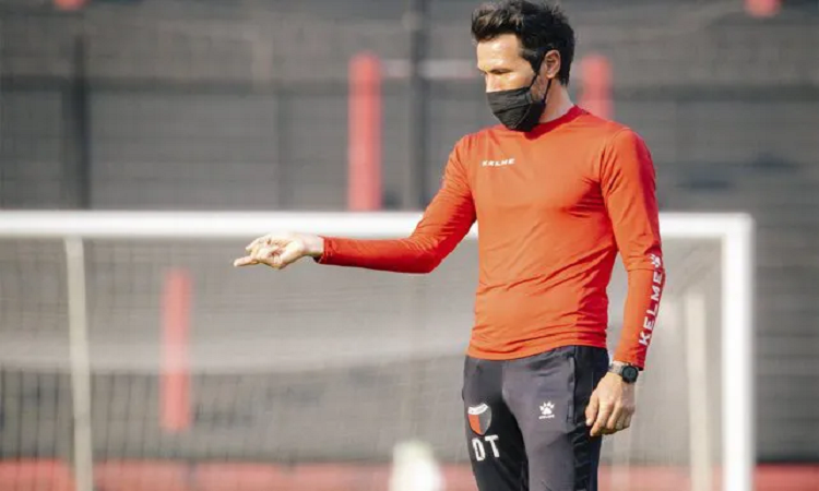Domínguez paró un equipo para el debut de Colón