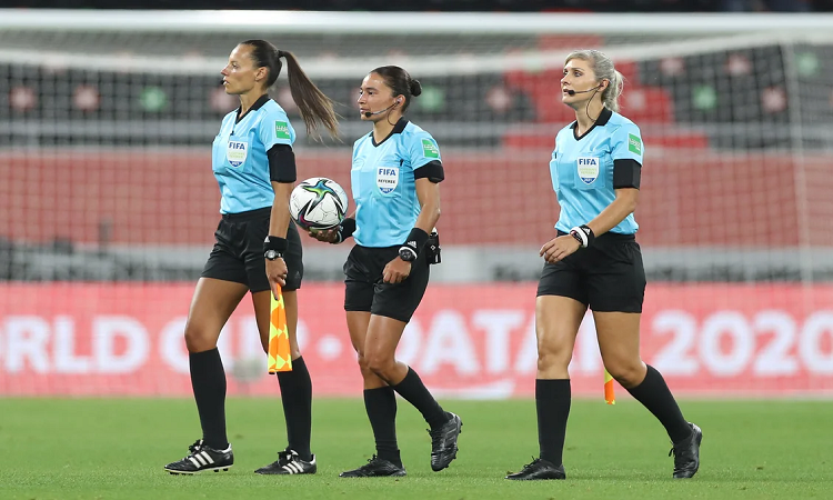 Mundial de Clubes: la jueza argentina Mariana de Almeida hace historia 