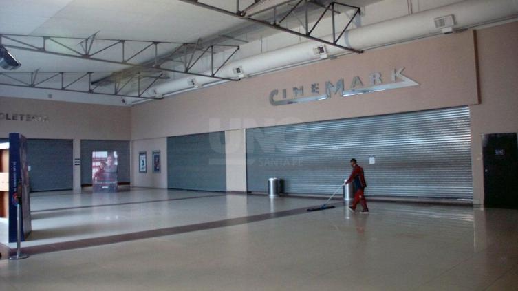 Trabajadores de cine piden volver a la actividad
