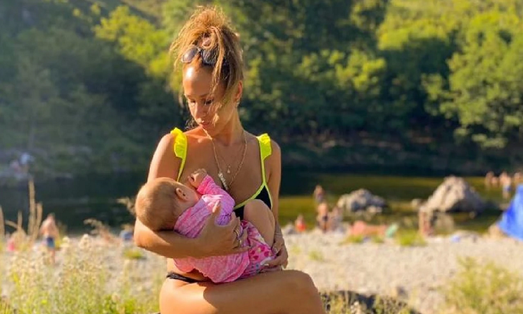Barby Silenzi fue criticada por amamantar mientras bebía cerveza
