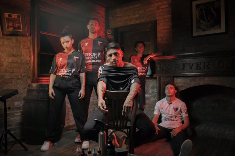 Colón presentó sus nuevas camisetas