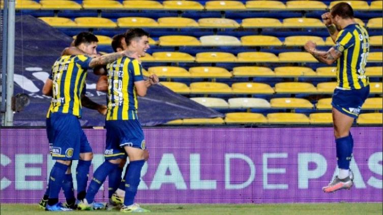 Rosario Central derrotó por 2-1 a Argentinos en el Gigante
